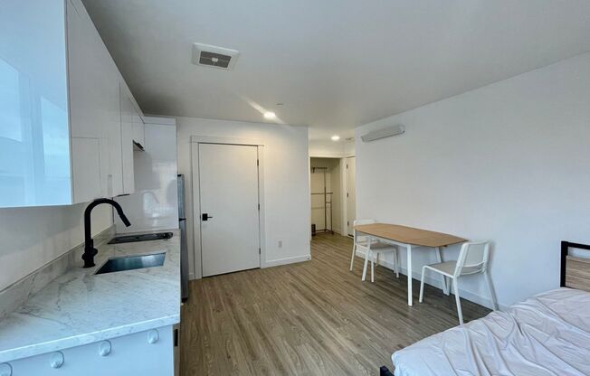 Studio, 1 bath, 275 sqft, $1,350, Unit 504