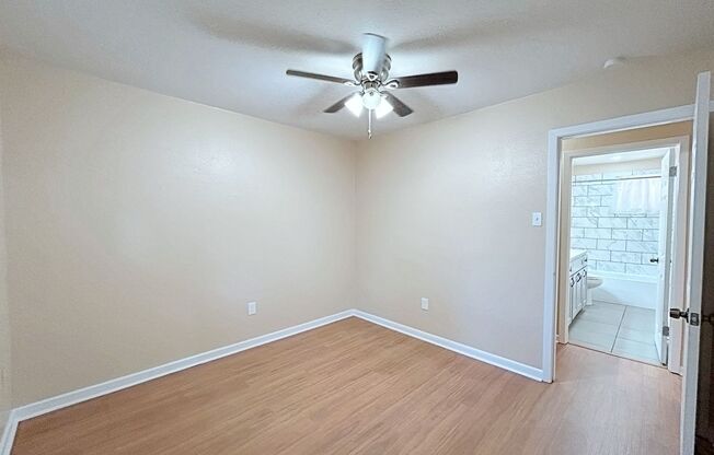 3 beds, 1 bath, $1,100