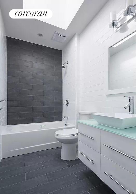 226 W 132 ST