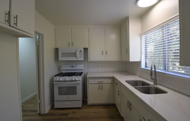 1 bed, 1 bath, 773 sqft, $1,995, Unit 07