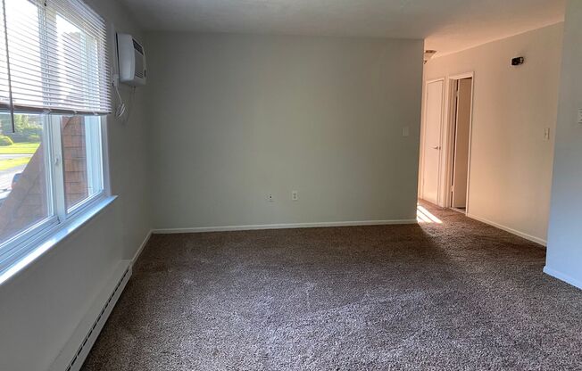 2 beds, 1 bath, $1,625, Unit F06