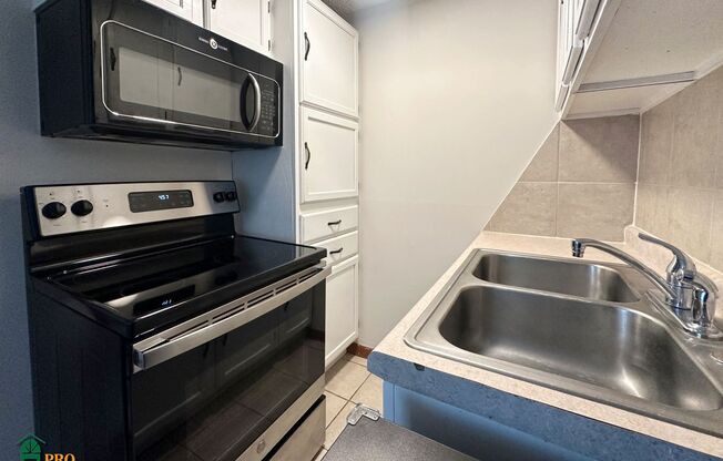2 Bedroom Duplex Unit **1 Month Free Rent with a May 2025 Move In**