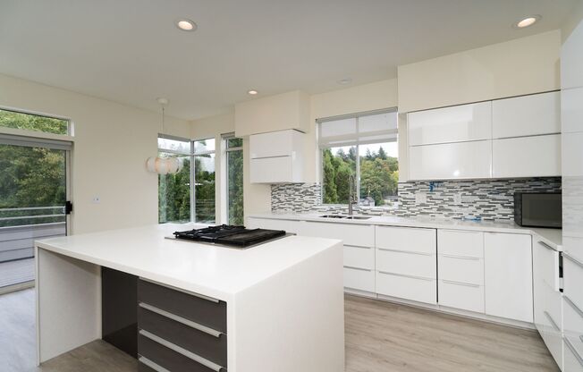 Madison Valley Huge 4bd/3.5ba Home!