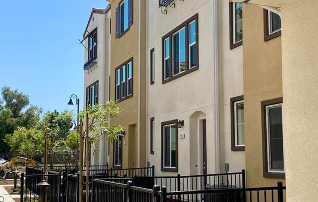 Shown DAILY by Appointment>Oceanside New 4Bed 3.5 Bath 2 Car garage Granite Kitchen Luxury Townhome