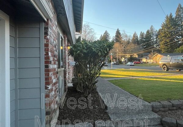 712 NE 15 AVE