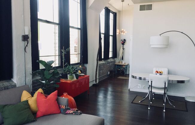 1 Bedroom Apartment in Callowhill Neighborhood