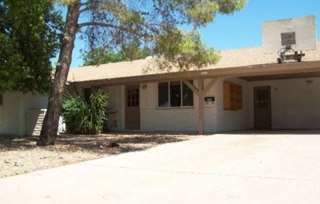 Spacious 4 Bed Home with Pool & Arizona Room
