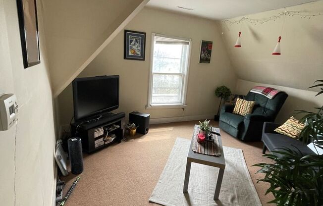 2929-31 N. Bartlett Ave