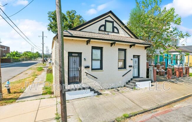 2400 DUMAINE ST
