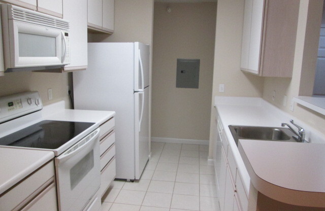 1 bed, 1 bath, 982 sqft, $1,162, Unit 14-105