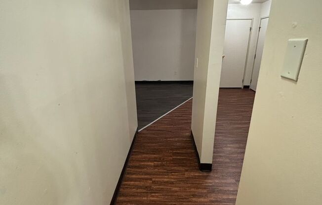 1 bed, 1 bath, 700 sqft, $899, Unit Lovers Lane-219