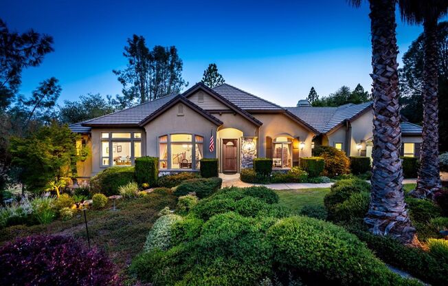 LUXURY HOME IN WINCHESTER GOLF COMMUNITY