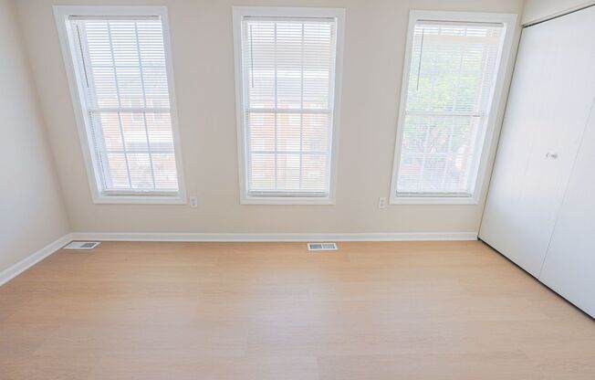 JUST RENOVATED Huge 3 bedroom 3 bathroom townhome
