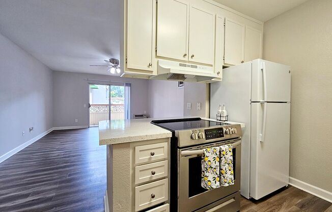 2 beds, 1 bath, 841 sqft, $2,595, Unit 26