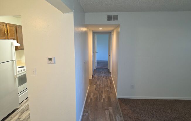 2 beds, 1 bath, 885 sqft, $750, Unit 110