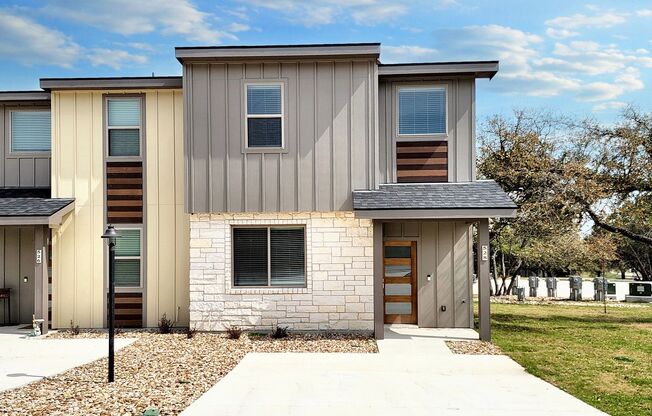 Sophisticated 3/BR 2.5/BS Home in Point Venture – Modern Comfort & Style!