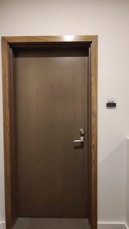 143 171 HYDE PARK AVE