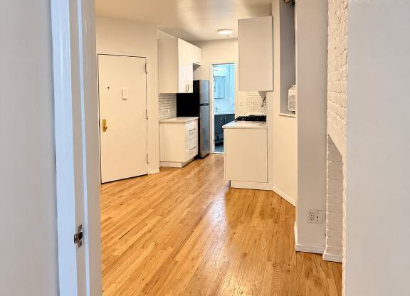 52 MACDOUGAL ST