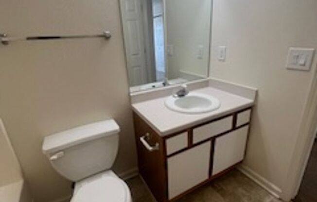 1 bed, 1 bath, 670 sqft, $1,049, Unit 101