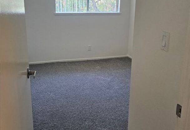 2 beds, 1 bath, 960 sqft, $2,500, Unit 42