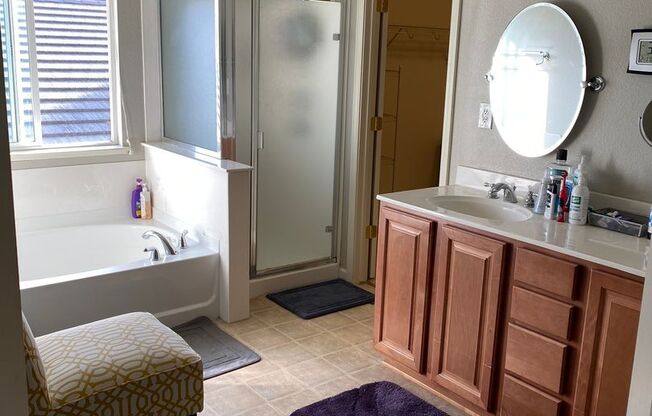 Stunning 5/3 Home LOADED w/Upgrades!  (PLEASE READ ENTIRE AD FOR SHOWINGS)