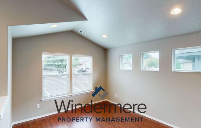 3 beds, 2 baths, 1,064 sqft, $1,695, Unit chin215-1