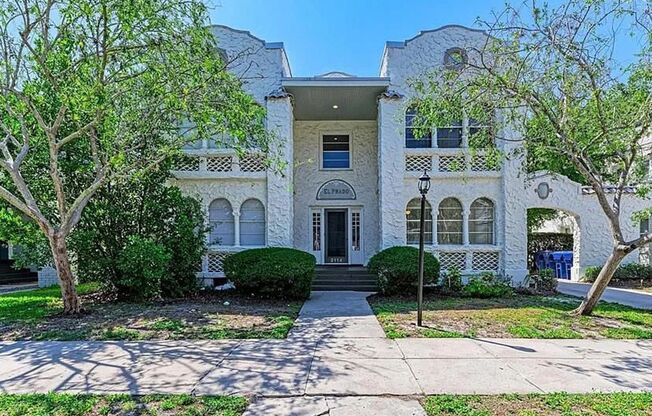 HUGE Historic 1-Bedroom with Laundry Included