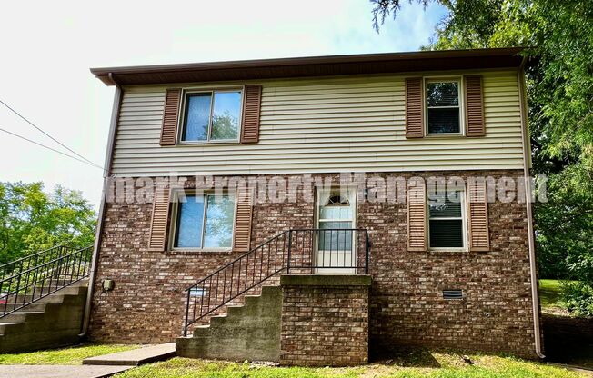 Cozy 2 Bedroom, 1.5 Bath Townhouse in Hermitage!