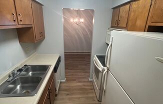 2 beds, 1 bath, $850, Unit 1850-2D