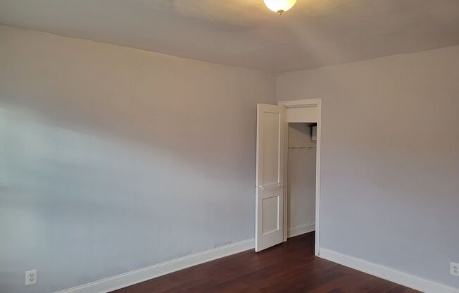 Charming 1 BR/1 BA Apartment in Brentwood!