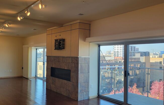 3 beds, 3 baths, 1,914 sqft, $3,950, Unit 606