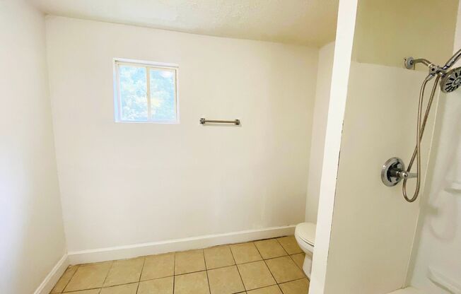 3 beds, 2 baths, $1,275