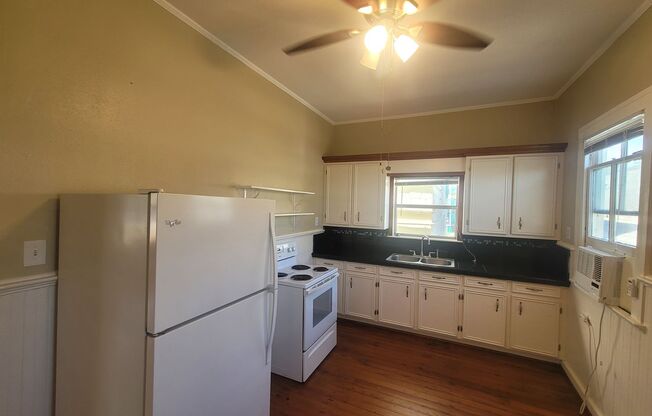 2 beds, 1 bath, $1,150