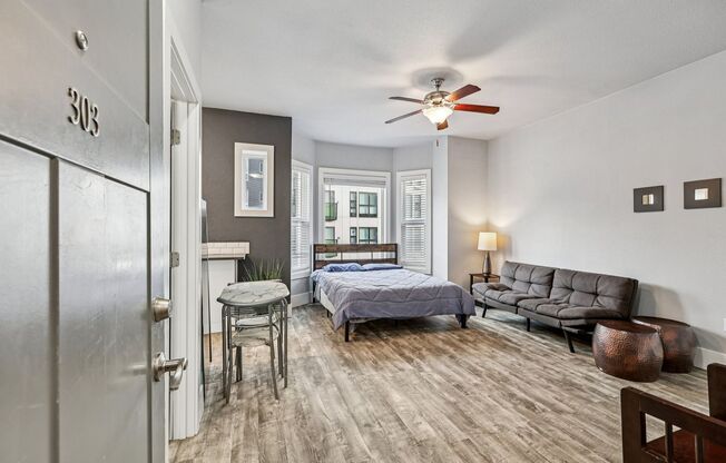 Studio, 1 bath, 375 sqft, $1,425, Unit 209