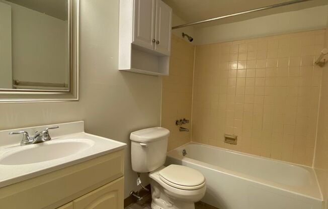 1 bed, 1 bath, $1,025, Unit B-13