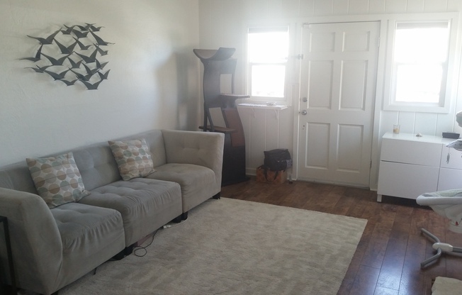 2 beds, 1 bath, $3,200