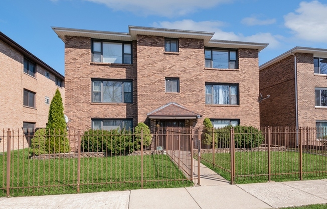 87 PAXTON AVE