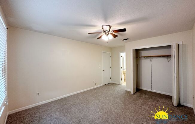 Adorable 2 Bedroom with New Flooring in FWB!