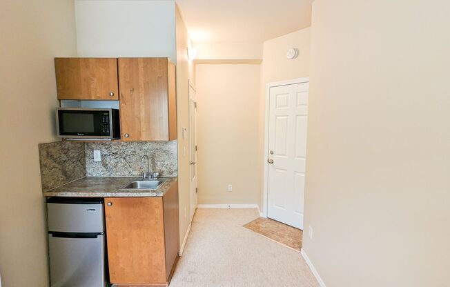 Studio, 1 bath, 137 sqft, $1,045, Unit 5A