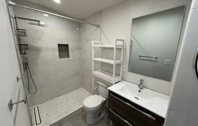 2 beds, 1 bath, $2,395, Unit ADU