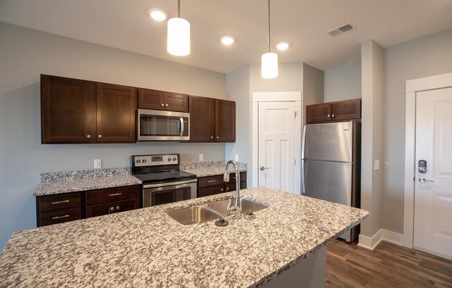 Studio, 1 bath, 580 sqft, $985, Unit 212 - Azalea