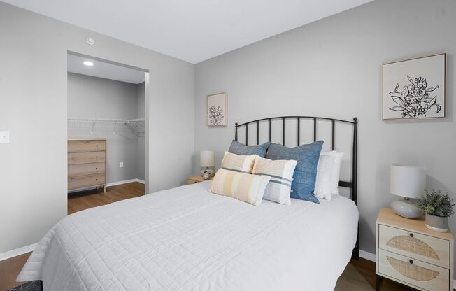 1 bed, 1 bath, 700 sqft, $1,400, Unit 2412