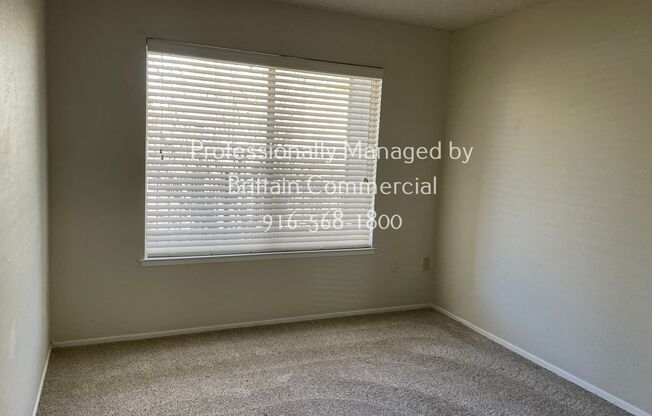 $500 Moves You In TODAY!! Must See! Spacious Upstairs 1-Bed/1-Bath!!