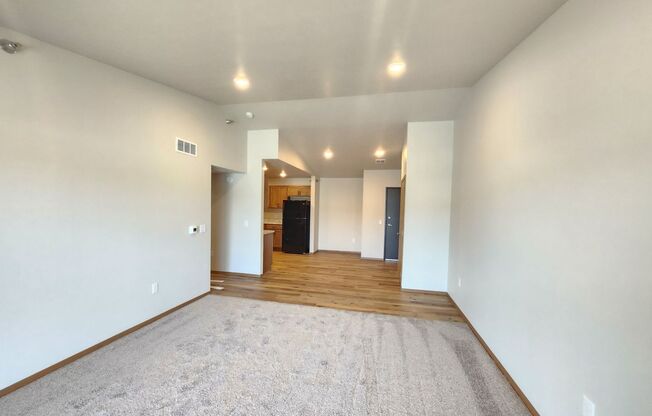 2 beds, 1 bath, 1,005 sqft, $1,280, Unit #303