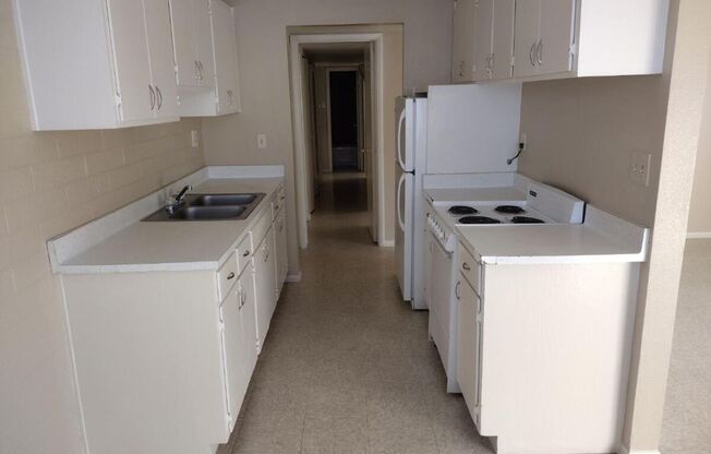 2 beds, 1 bath, $1,025, Unit 1055-A