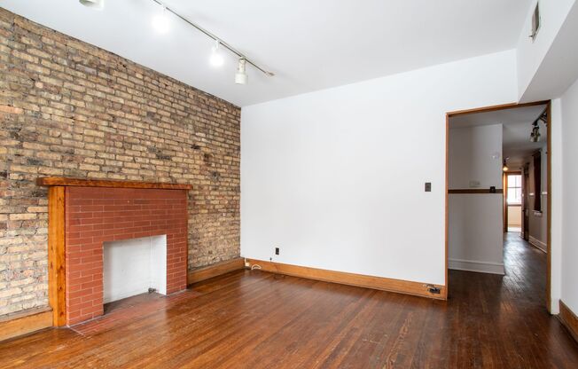 4 Bedroom + Den in Wrigleyville