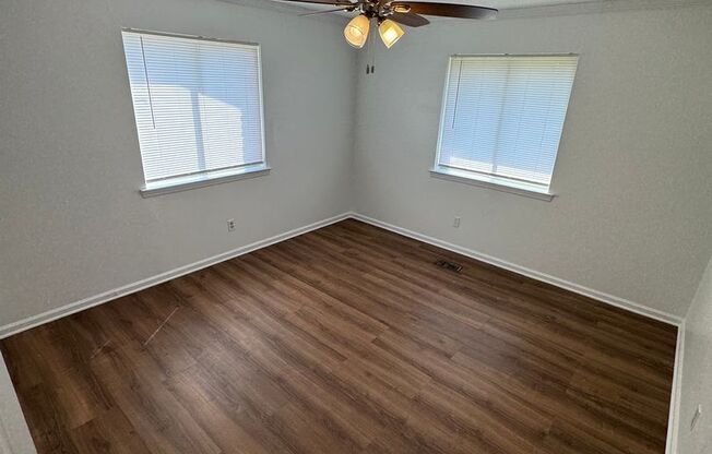 Newly updated 3 bed 2 bath off Hwy 58 $500 off first months rent!!!