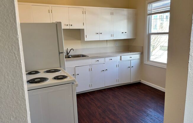 1 bed, 1 bath, 750 sqft, $1,395, Unit 01