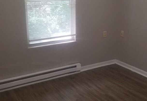 2 beds, 1 bath, 870 sqft, $925, Unit 360 BB10
