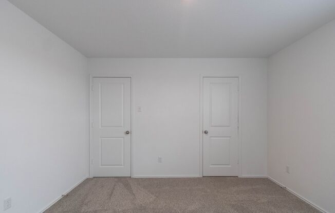 4 beds, 2.5 baths, $1,700